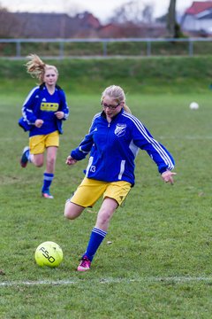 Bild 38 - B-Juniorinnen TSV Gnutz o.W. - SV Henstedt Ulzburg II : Ergebnis: ca. 5:0